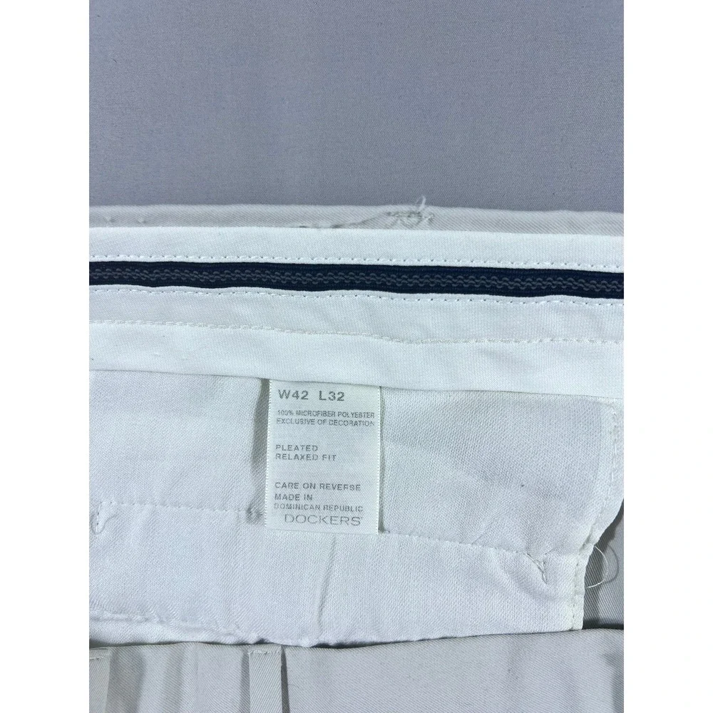 Dockers Golf Men's 42x32 White Pleated Relaxed Fit Microfiber Trousers Pants